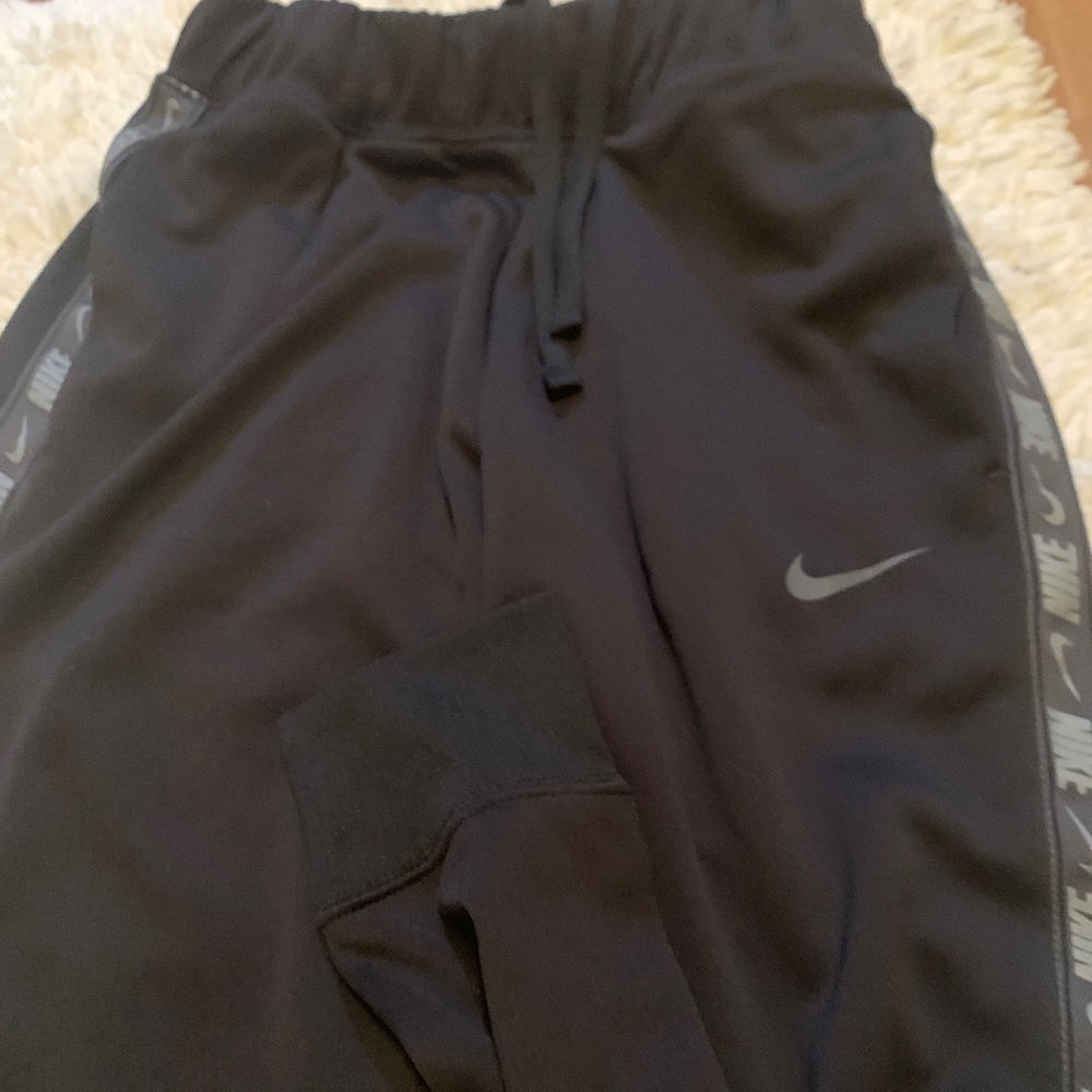 BRAND NEW Nike Logo Sweats